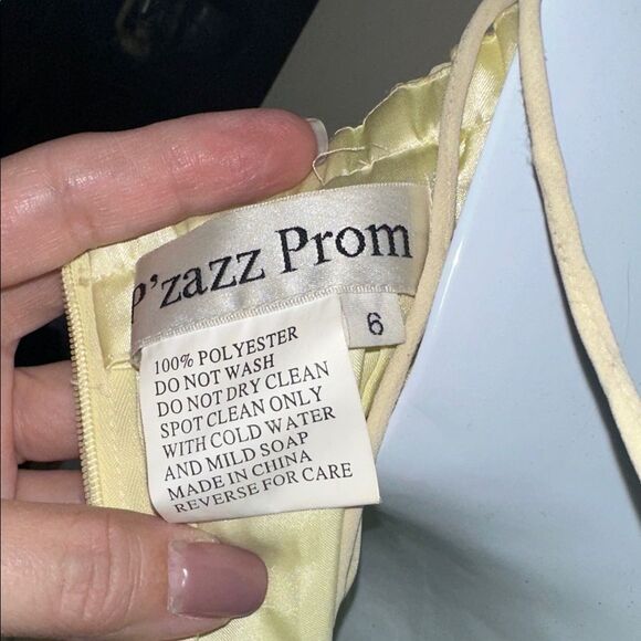P’Zazz Prom beaded Elegant Yellow Prom Gown Size 6 - Picture 10 of 14